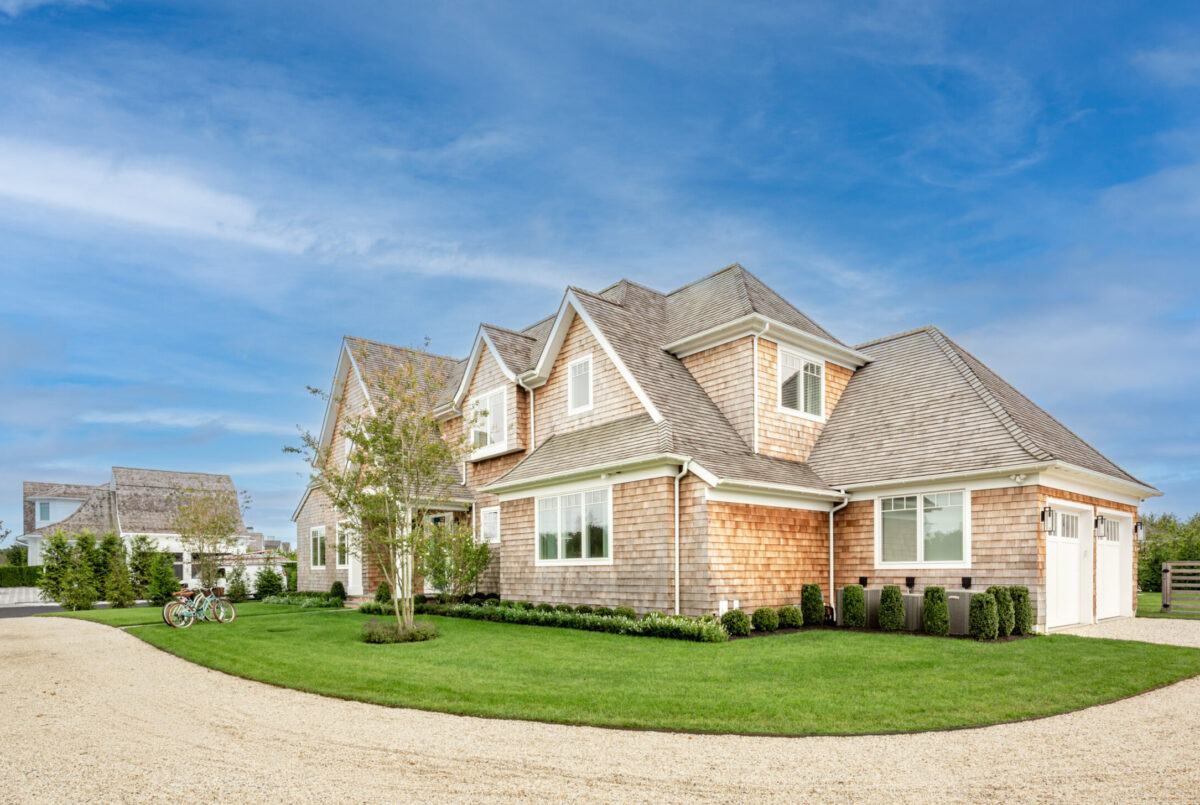 Garage & House Front Exterior Daytime