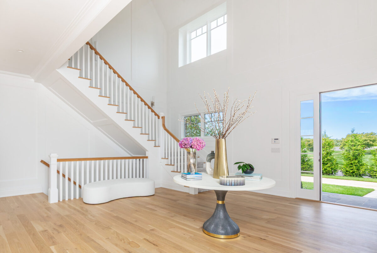 Foyer, Stairs & Entrance - Main Level
