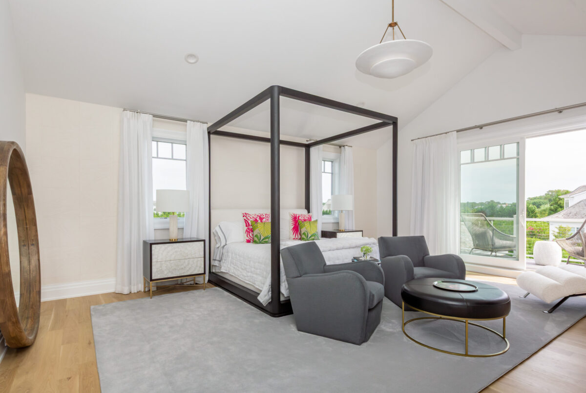 Primary Suite With Bed, Lounge & Balcony - Upper Level