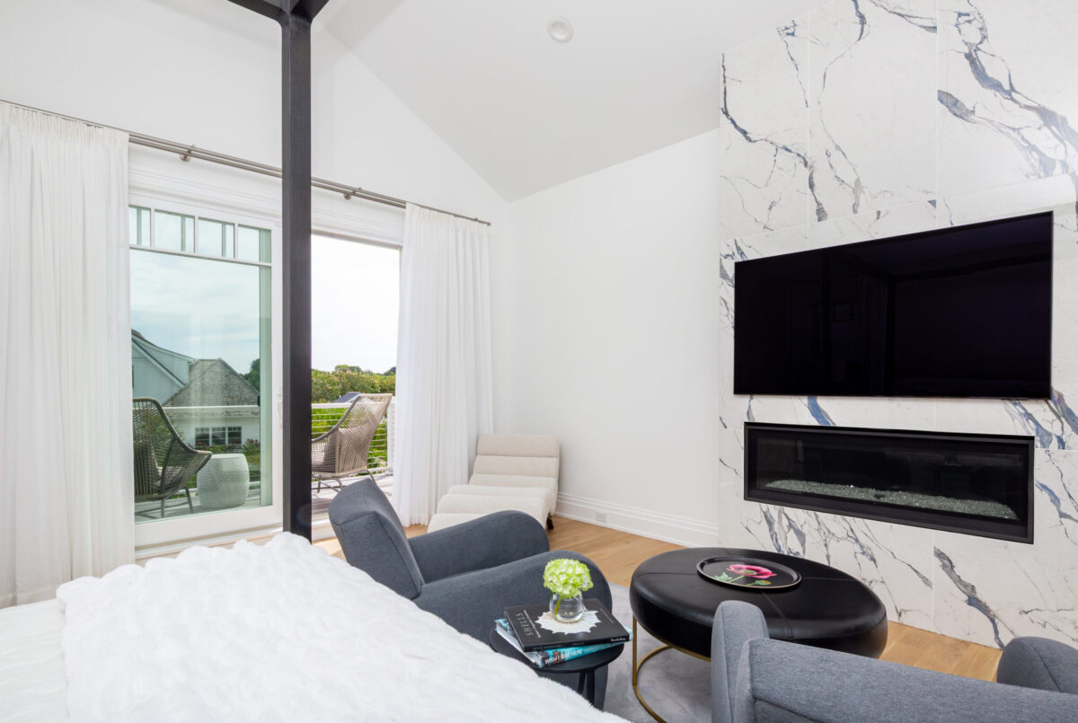 Primary Suite TV & Fireplace - Upper Level