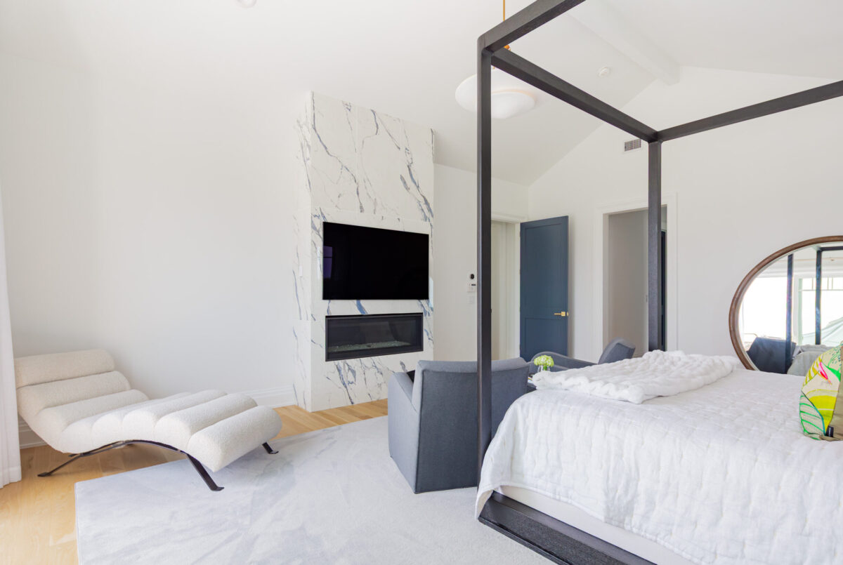 Primary Suite Bed & TV - Upper Level