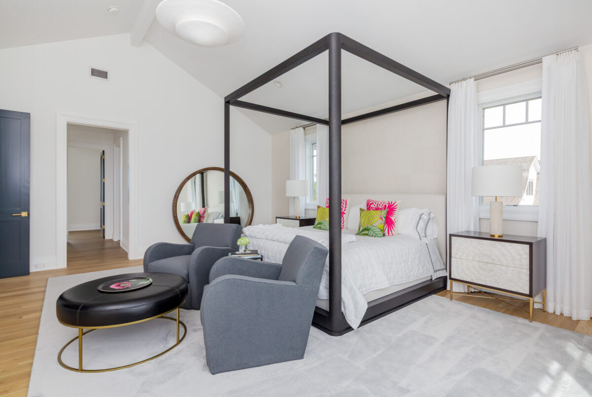 Primary Suite Bed & Lounge - Upper Level