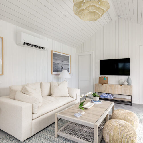 Pool House Lounge – Backyard