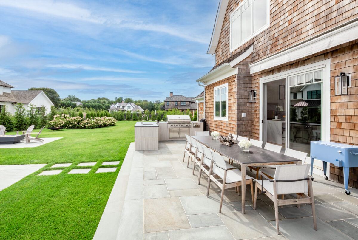 Outdoor Kitchen & Dining – Backyard